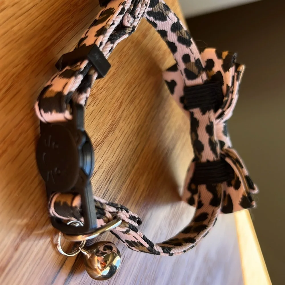 Adjustable cat collar NWOT